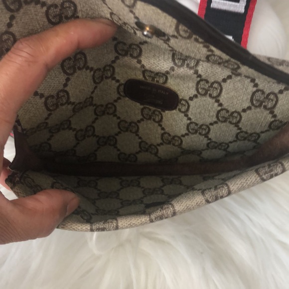 SOLD-Vintage Gucci cross body - Picture 4 of 12